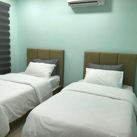 Homestay Stardow~星窗名宿~ Джохор-Бару Екстер'єр фото
