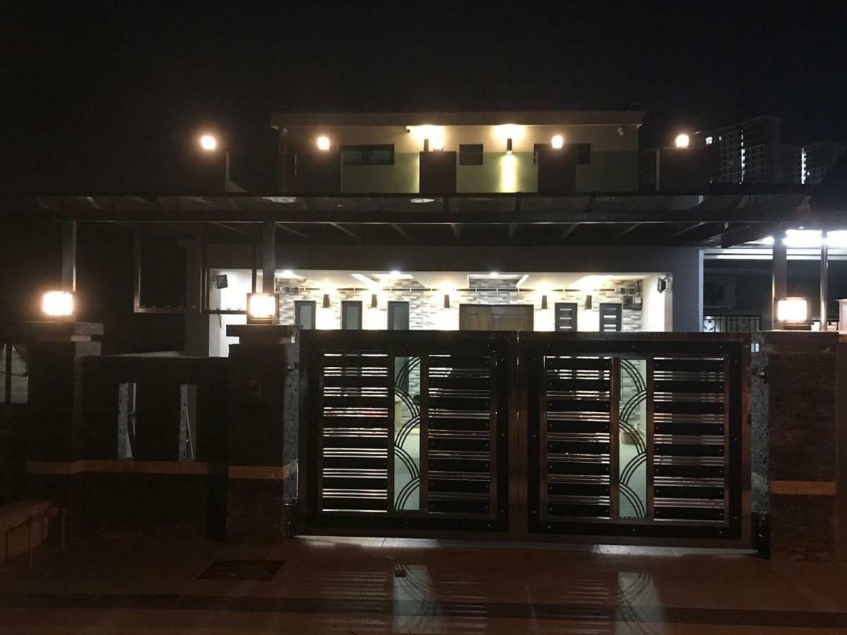 Homestay Stardow~星窗名宿~ Джохор-Бару Екстер'єр фото